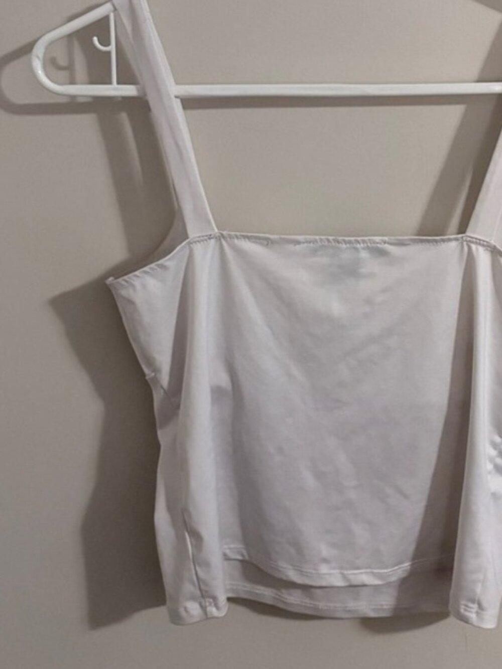 White Ruffled Crop Top🍓 - Picture 2 of 2